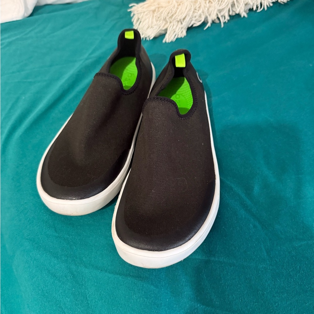 OOFOS Black Slip-On Athletic Shoes